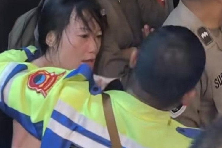 Link Video Asli WNA China Mabuk Sambil Nyetir Mobil Sampai Tewaskan 1 Pemotor di Semarang 