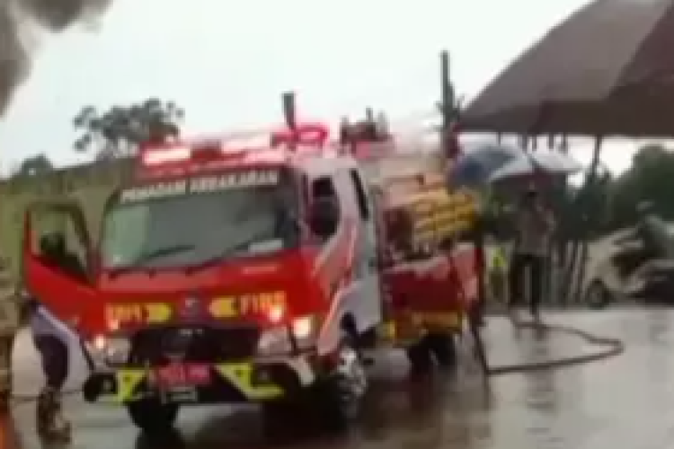 Innova Zenix Hybrid Terbakar di Tangerang, Kronologi dan Dugaan Penyebab Benarkah Masalah Kelistrikan?