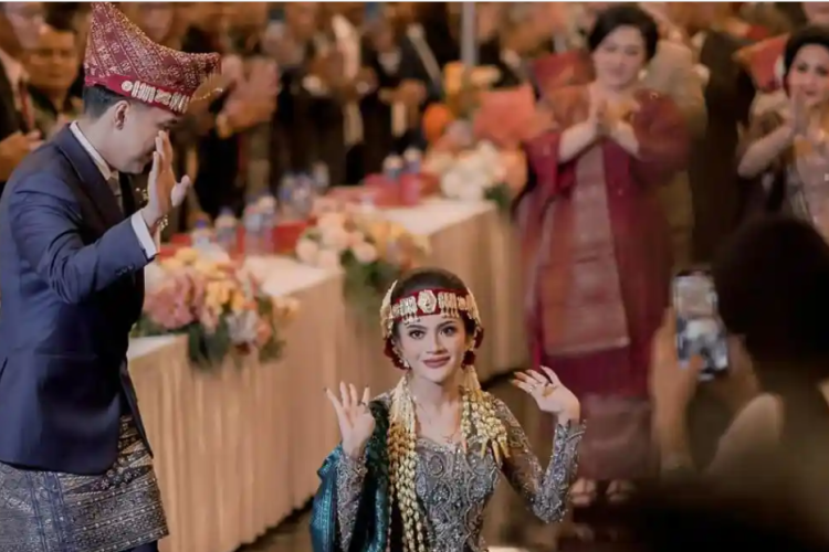 Terkuak Pekerjaan Orang Tua Abenk, Resepsi Pernikahan Mewah jadi Sorotan Warganet!