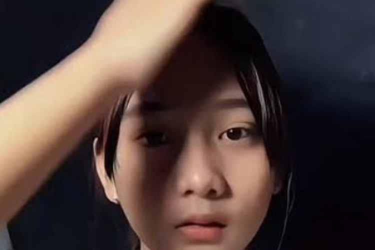 Link Video Raranror Kaos Putih Batman Viral di TikTok dan X, Tato Mawar di Area Tertentu Jadi Bikin Salfok