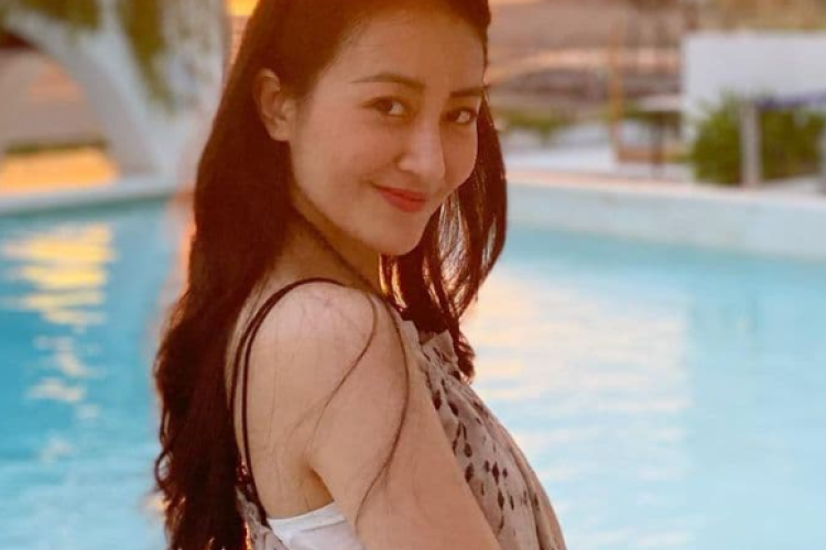 Clarin Hayes, Dokter Viral dengan Kontennya yang Beragam Hingga Membahas Seputar Kecantikan