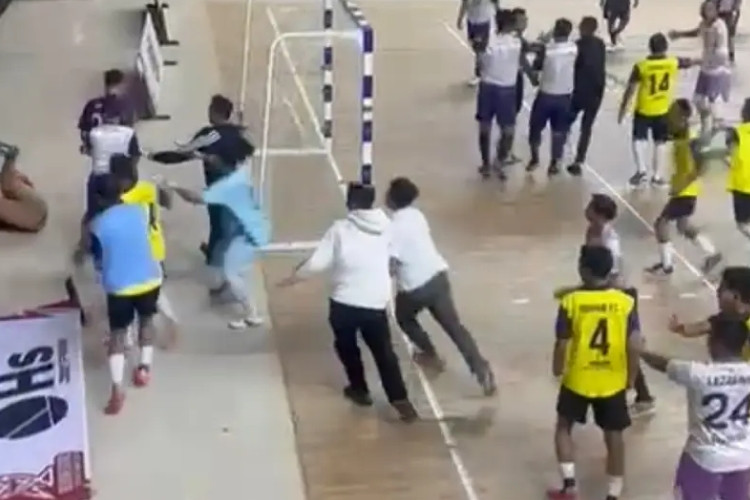 Ricuh! Video Asli Turnamen Futsal Antar Instansi di Bojonegoro yang Viral Karena Tidak Kondusif, Pemkab Siapkan Sanksi