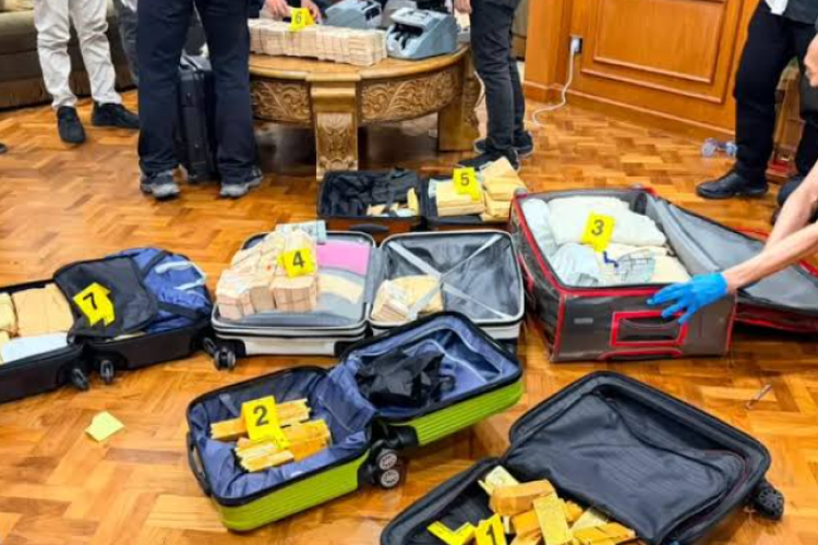 74 Kilogram Emas dan Uang Senilai 476 Miliar Ditemukan Saat Penggeledahan di Rumah Mewah Sentul City