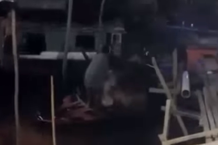 Video Viral Warga Ciduk Maling Speedboat di Balikpapan Langsung Dapat Salam Olahraga Dari Puluhan Orang