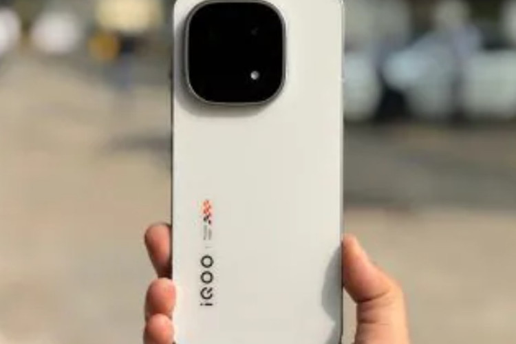 Spesifikasi HP iQOO 16, Dapur Pacu Dilengkapi dengan Snapdragon Generasi Terbaru (3nm) dan Peningkatan Kamera 200MP