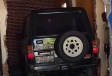 VIRAL! Evakuasi Mobil Daihatsu Taft GT 4x4 Di Salatiga Tuai Perhatian di Media Sosial Sampai Bongkar Tembok Rumah